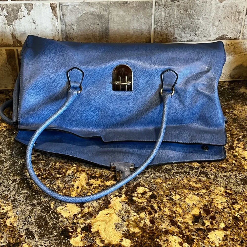 Ice blue faux leather purse with oversized press lock - Picture 8 of 10